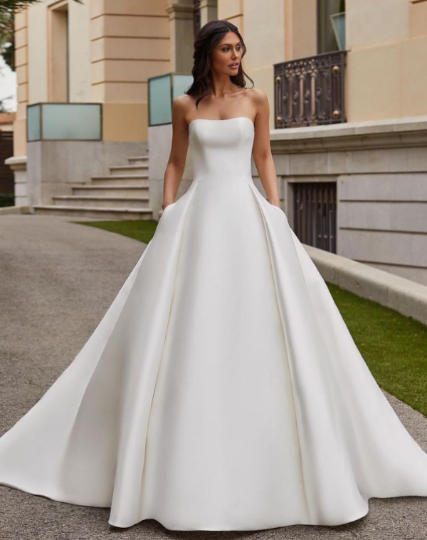 Gaun Ball Gown dengan potongan A-line